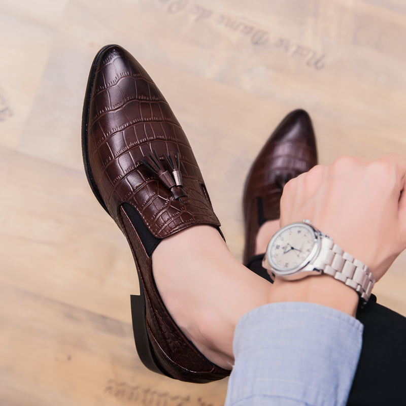 Pointed leather formal shoes for men