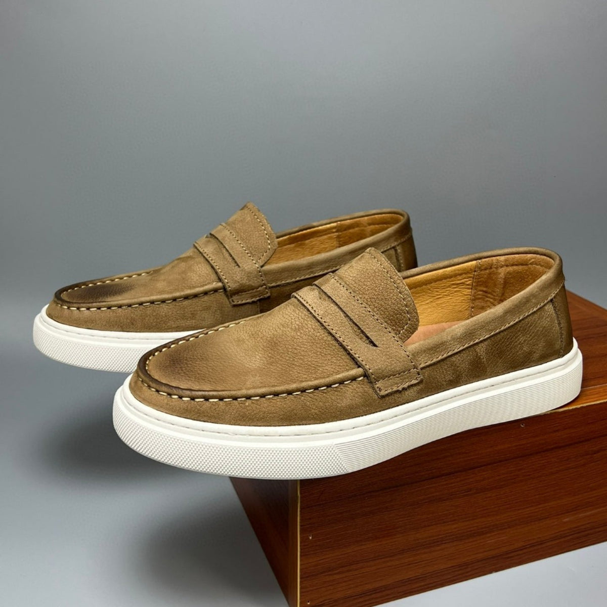 Casual Men's Genuine Retro Soft Bottom Calf Leather Shoes