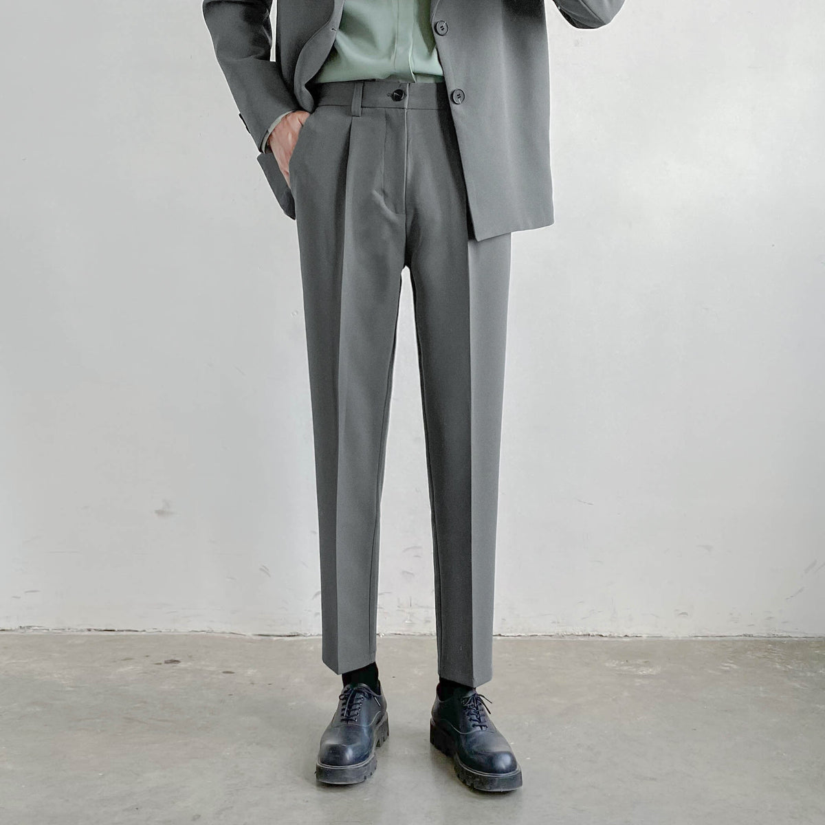 Lightweight Slim Fit Tapered Men's Casual Trousers